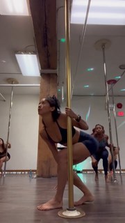 Leah Lewis feet photo 7