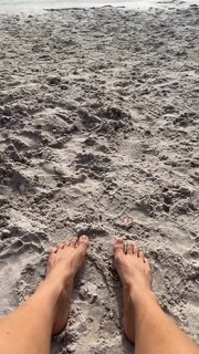 Leah Lewis feet photo 5