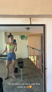 Leah Lewis feet photo 3