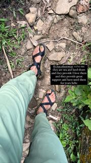 Leah Lewis feet photo 7