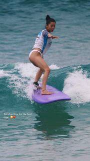 Leah Lewis feet photo 1