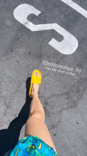 Leah Lewis feet photo 20