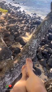 Leah Lewis feet photo 16