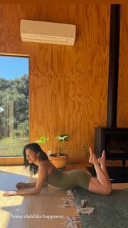 Leah Lewis feet photo 11