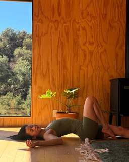 Leah Lewis feet photo 5