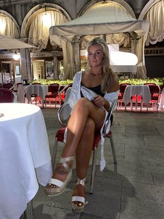 Leah McCourt feet photo 8