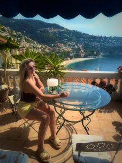 Leah McCourt feet photo 9