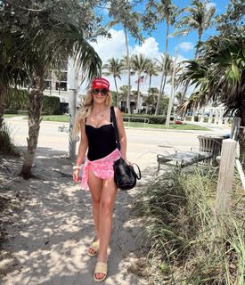 Leah McCourt feet photo 8