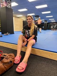 Leah McCourt feet photo 7