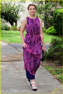 Leah Pipes feet photo 7