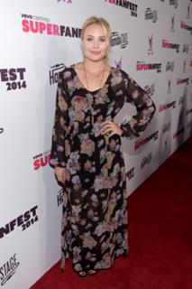 Leah Pipes feet photo 12