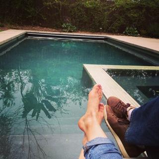 Leah Pipes feet photo 10