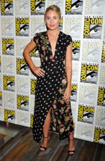 Leah Pipes feet photo 16