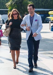Leah Remini feet photo thumbnail