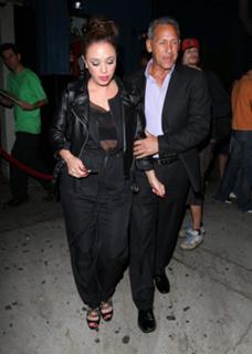 Leah Remini feet photo thumbnail