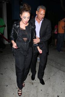 Leah Remini feet photo thumbnail