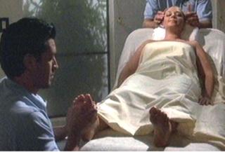 Leah Remini feet photo thumbnail