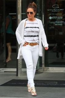Leah Remini feet photo thumbnail