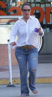 Leah Remini feet photo thumbnail