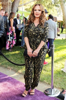 Leah Remini feet photo thumbnail