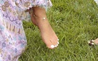 Leah Remini feet photo thumbnail