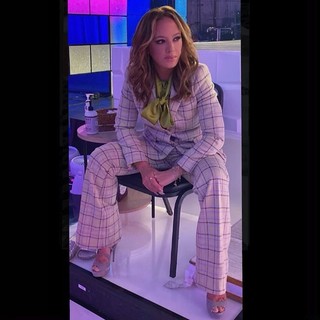 Leah Remini feet photo thumbnail