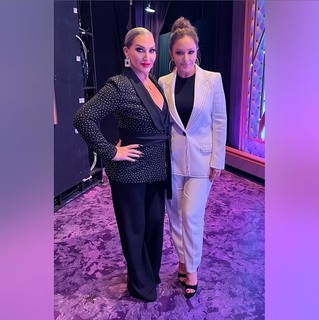 Leah Remini feet photo thumbnail