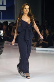 Leah Remini feet photo thumbnail