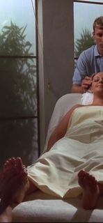 Leah Remini feet photo thumbnail