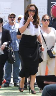 Leah Remini feet photo thumbnail