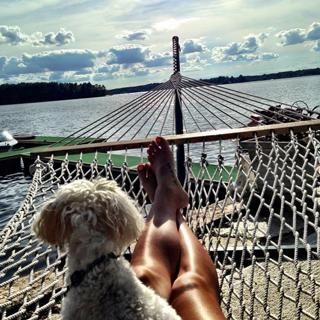Leah Van Dale feet photo thumbnail