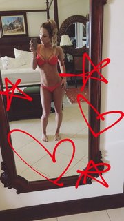 Leah Van Dale feet photo thumbnail