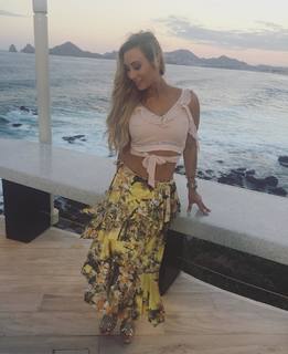 Leah Van Dale feet photo thumbnail