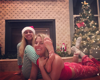 Leah Van Dale feet photo thumbnail