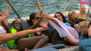 Leah Van Dale feet photo thumbnail