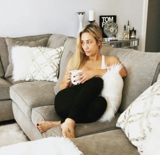 Leah Van Dale feet photo thumbnail
