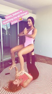 Leah Van Dale feet photo thumbnail