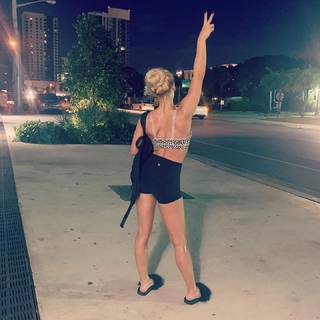 Leah Van Dale feet photo thumbnail
