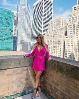 Leah Van Dale feet photo thumbnail