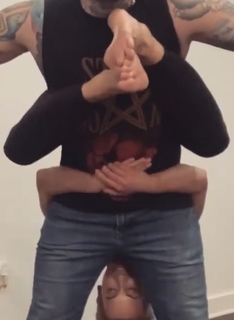 Leah Van Dale feet photo thumbnail