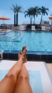 Leah Van Dale feet photo thumbnail