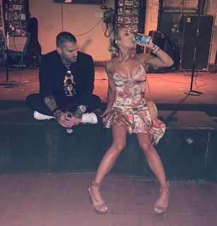 Leah Van Dale feet photo thumbnail