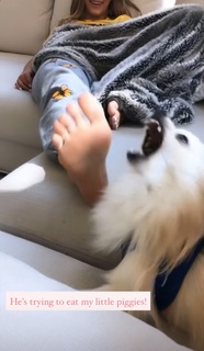 Leah Van Dale feet photo thumbnail
