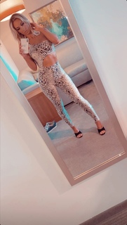 Leah Van Dale feet photo thumbnail