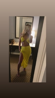 Leah Van Dale feet photo thumbnail