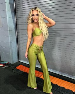 Leah Van Dale feet photo thumbnail