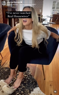 Leah Van Dale feet photo thumbnail