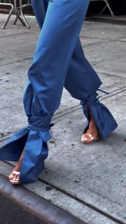 Leah Van Dale feet photo thumbnail
