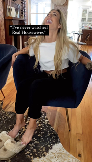 Leah Van Dale feet photo thumbnail
