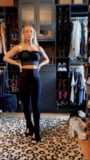 Leah Van Dale feet photo thumbnail